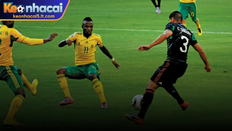 Hậu vệ thòng là gì trong vai trò deep-lying playmaker